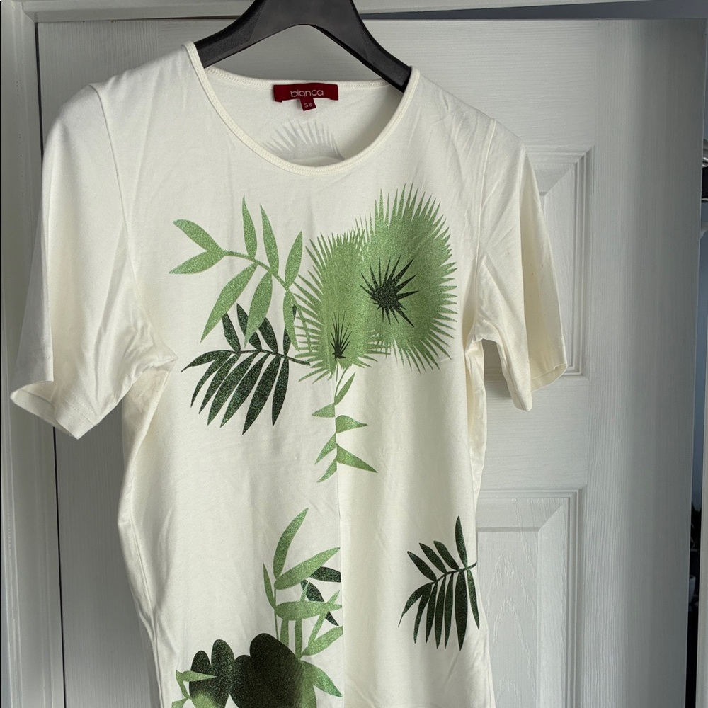 Ivory Tee with Green Leaf Design Size USA 6